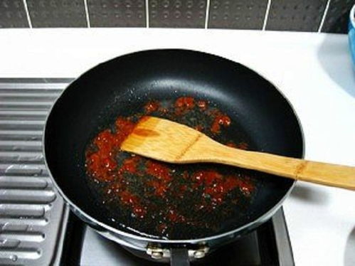 在家輕松做出軟嫩多汁的西紅柿燜牛筋，配黑牛超牛鐵板香米飯，滋味絕了！