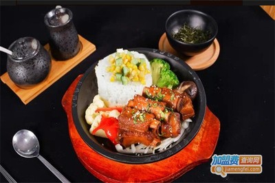 黑牛超牛鐵板香米飯 香氣四溢的鐵板美食傳奇